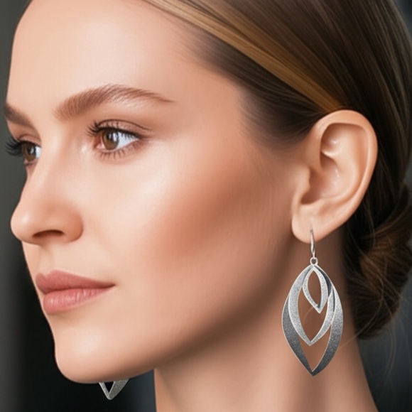 Cookie Lee Textured Hematite Dangle Geometric NWOT - Picture 1 of 14